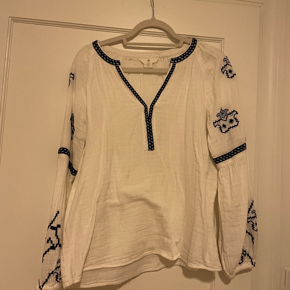 H&M White & Blue Blouse Size 4